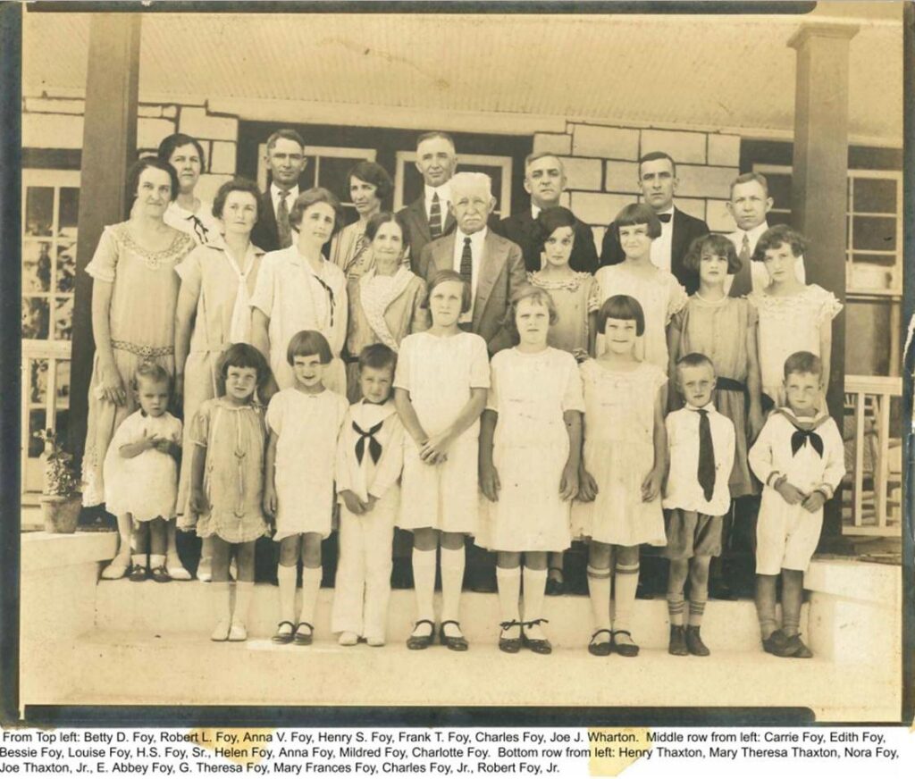 A large group portrait of the Foy family taken in 1925